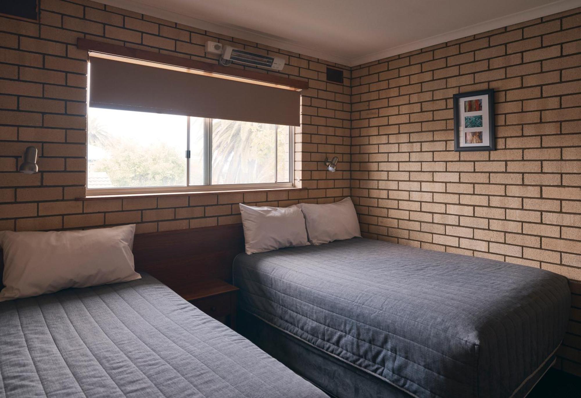 Coastal Comfort Motel Нарума Экстерьер фото