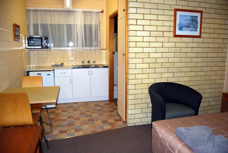 Coastal Comfort Motel Нарума Экстерьер фото