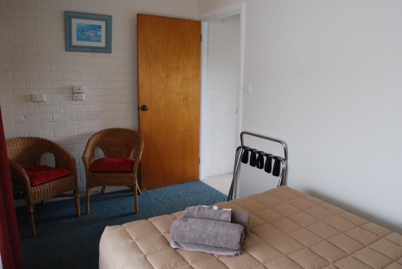 Coastal Comfort Motel Нарума Экстерьер фото